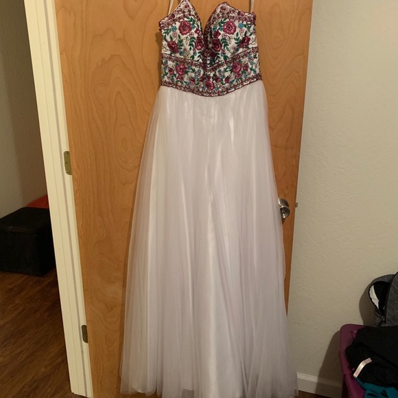White Prom dress. - Picture 3 of 6